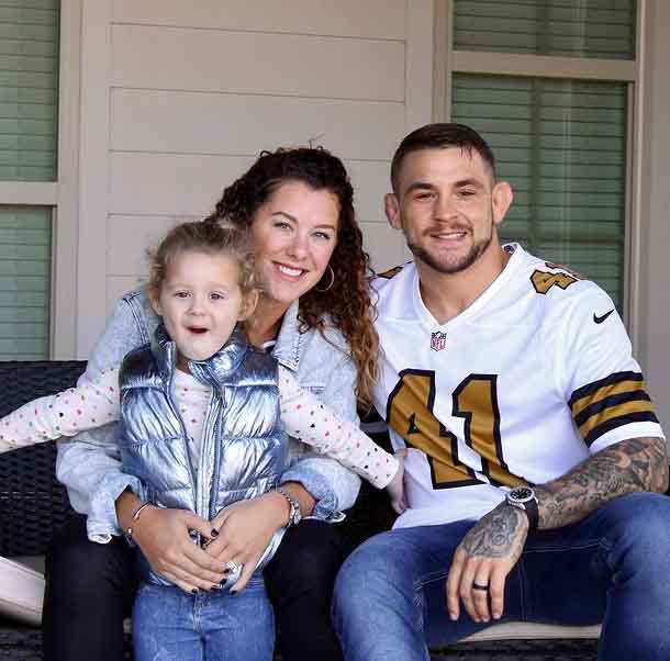 Photo of Dustin Poirier and his wife, Jolie Poirier and their daughter.