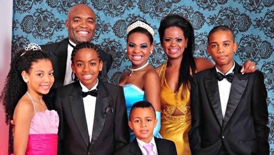 Photo of Anderson Silva and his wife, Dayane Silva and Children.